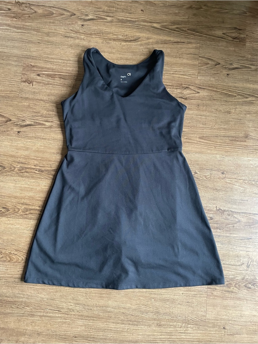 GAP Black athletic dress v neck a line